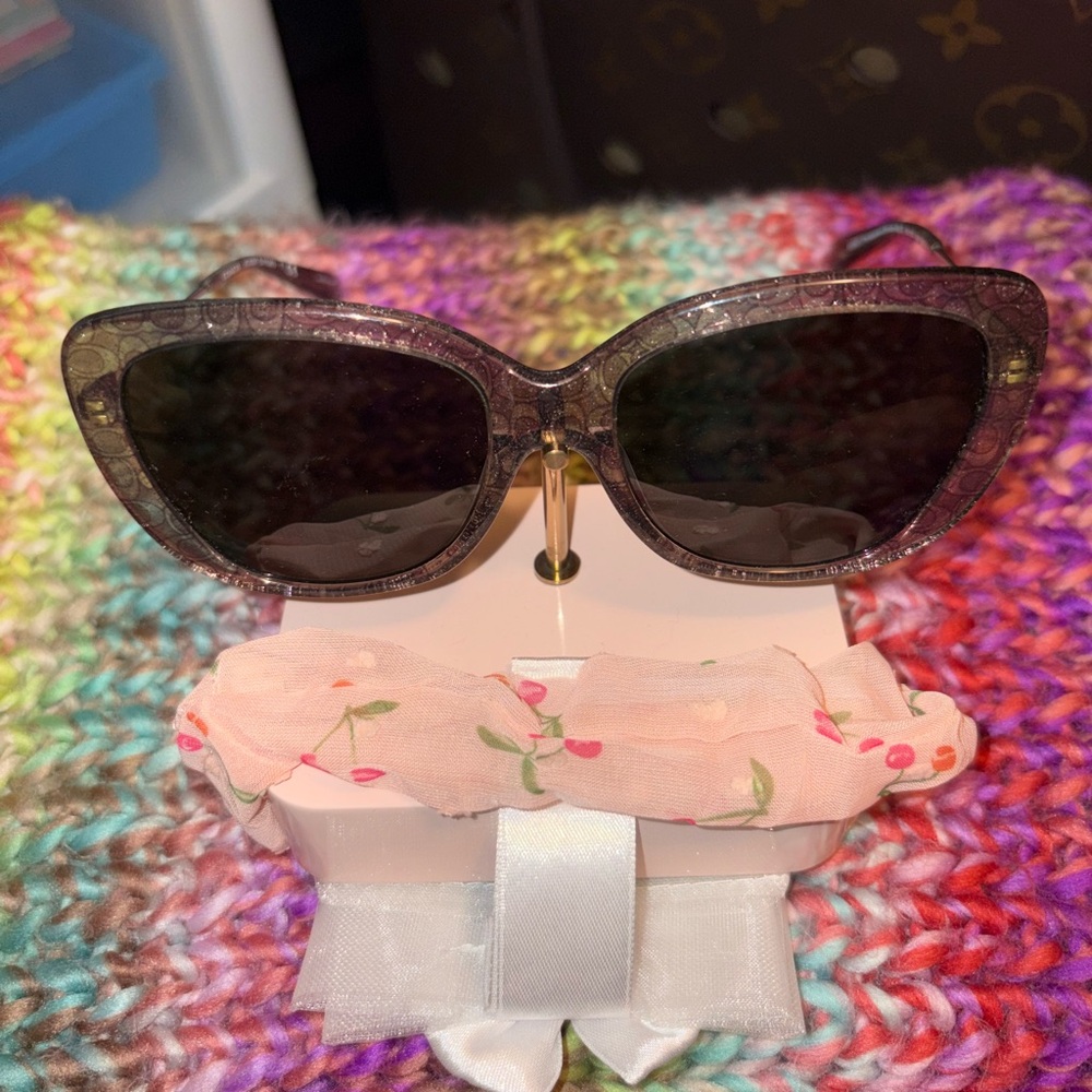 Stylish Coach Logo Sunglasses